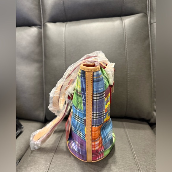 Dooney & Bourke North/South Bucket Bag Tote Plaid Canvas Leather Vintage Y2K - Picture 7 of 14
